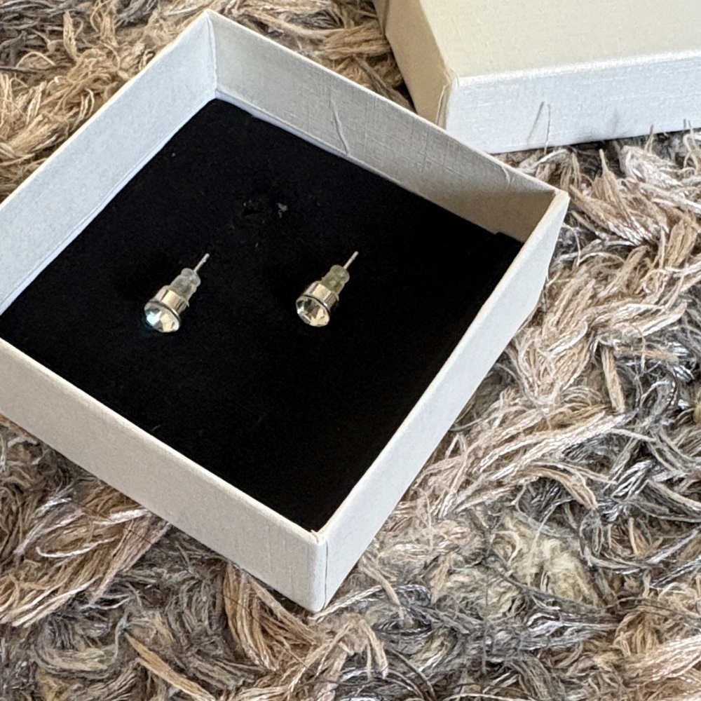 Classic large Crystal Stud Earrings - Picture 3 of 4